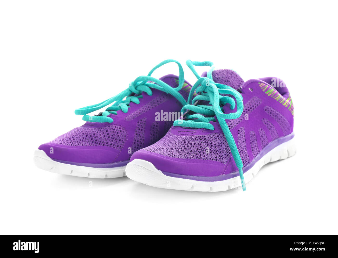 Coppia di violetta scarpe da tennis isolato su bianco Foto stock Alamy