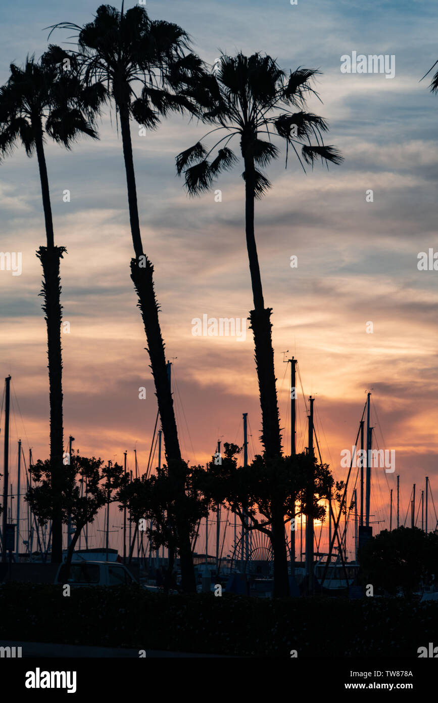 Il concetto romantico della vela verso il tramonto...la bellezza e i sogni vividi colori che cattura l'immaginazione, chiamata California Foto Stock