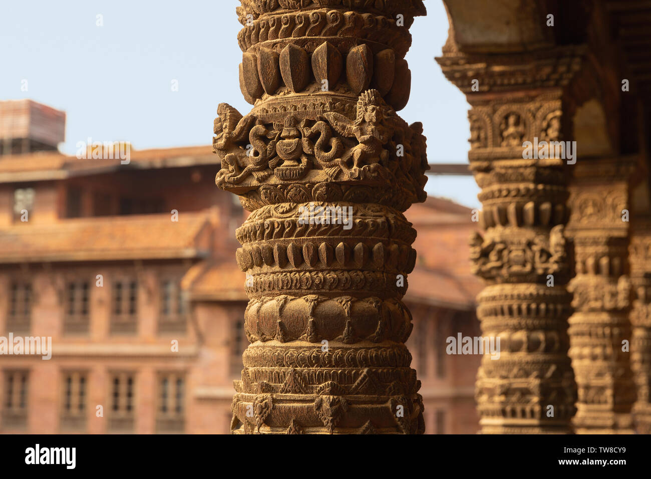 Il carving al tempio Nyatapola,Taumadhi Square, Bhaktapur, Provincia n. 3, Nepal, Asia Foto Stock
