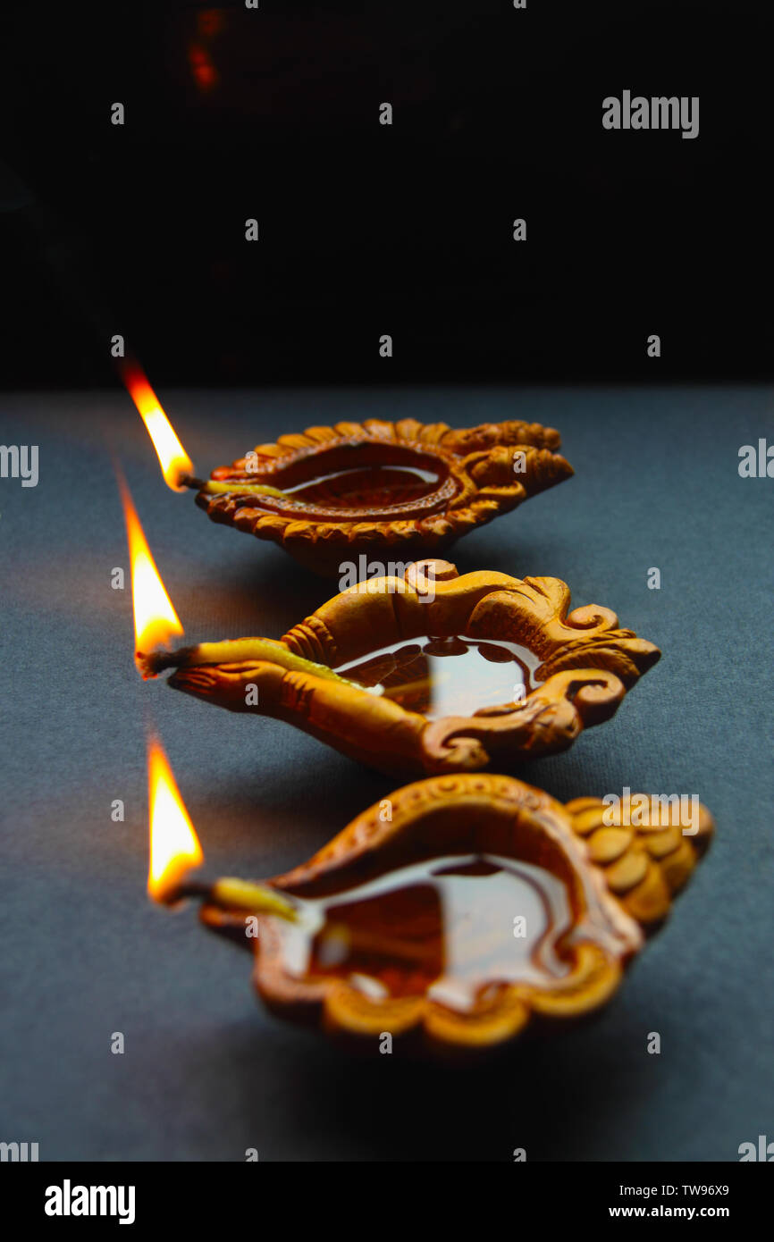 Primo piano di diwali che brucia Foto Stock