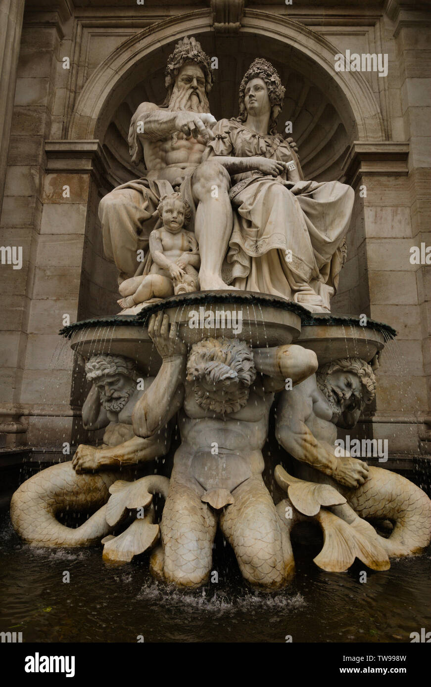 Statua greca fontana d'acqua a Vienna, Austria Foto Stock