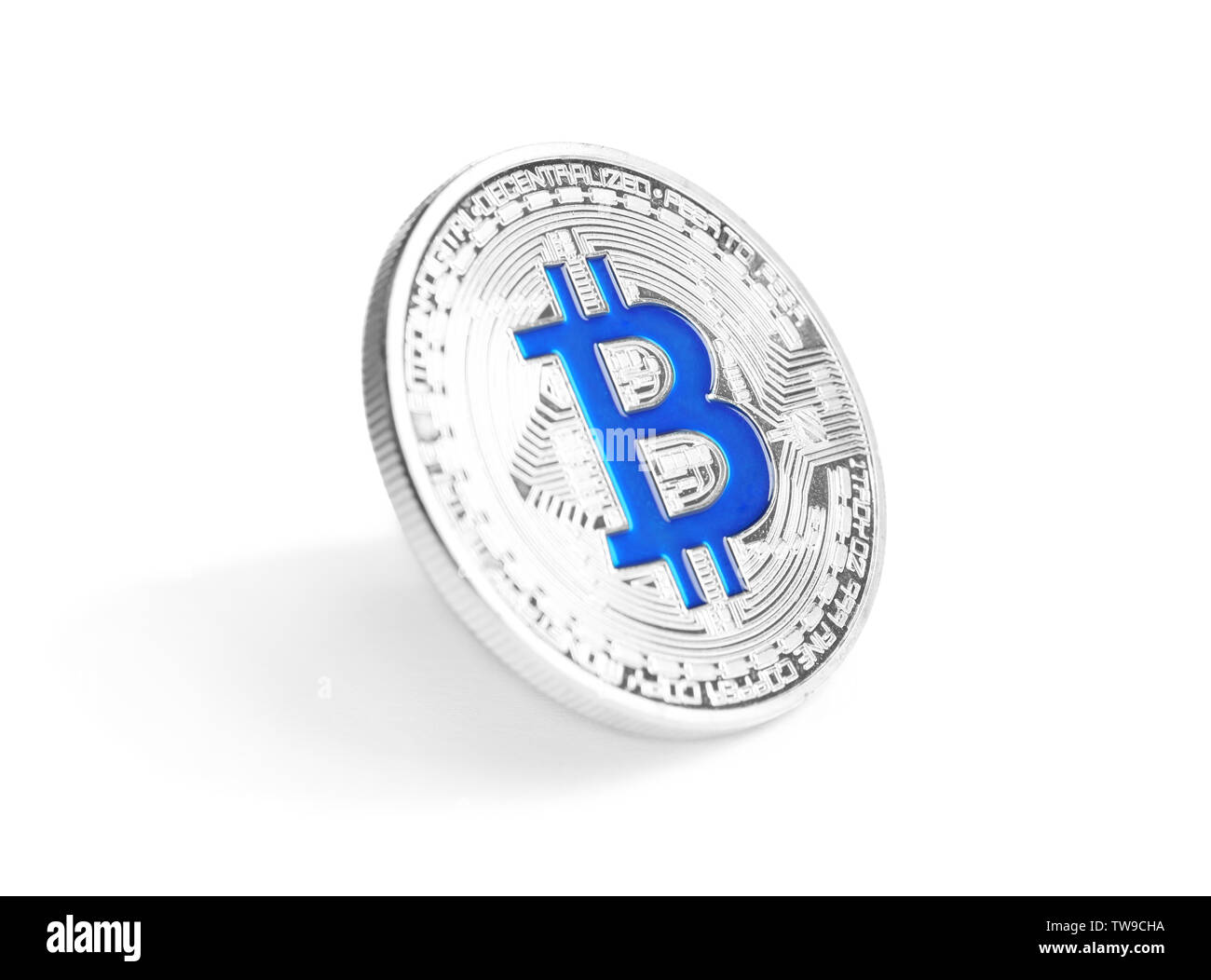 Bitcoin argento su sfondo bianco Foto Stock