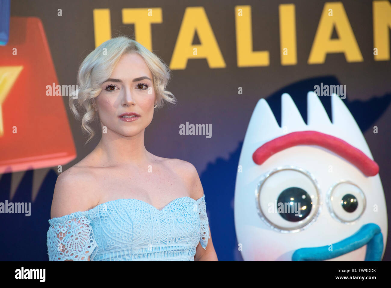 Tv italiana celebrità frequentare il tappeto rosso di Toy Story 4 in studi di Roma Foto Stock
