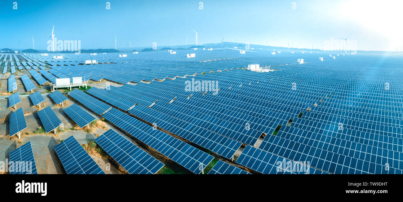 Pannelli solari fotovoltaici all'aperto Foto Stock