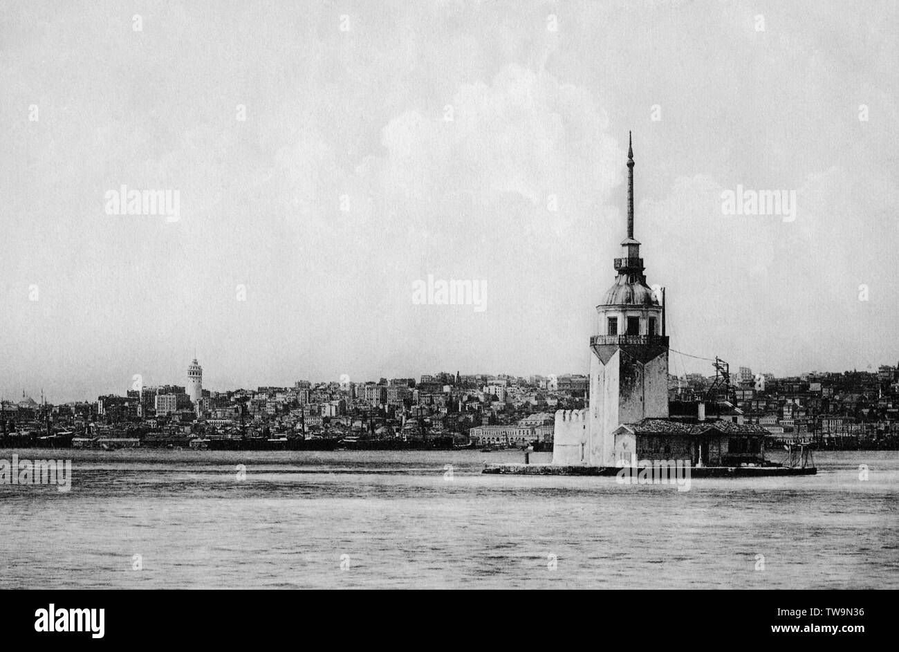 Turchia, Istanbul, il quartiere di galata con la torre di Leandro e sulla sinistra la torre genovese, 1910 Foto Stock
