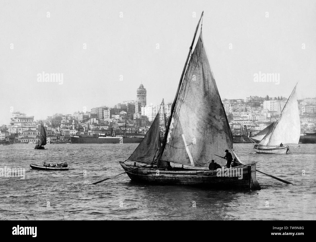 Turchia, Istanbul, vista del quartiere di galata con la torre genovese, 1920-30 Foto Stock
