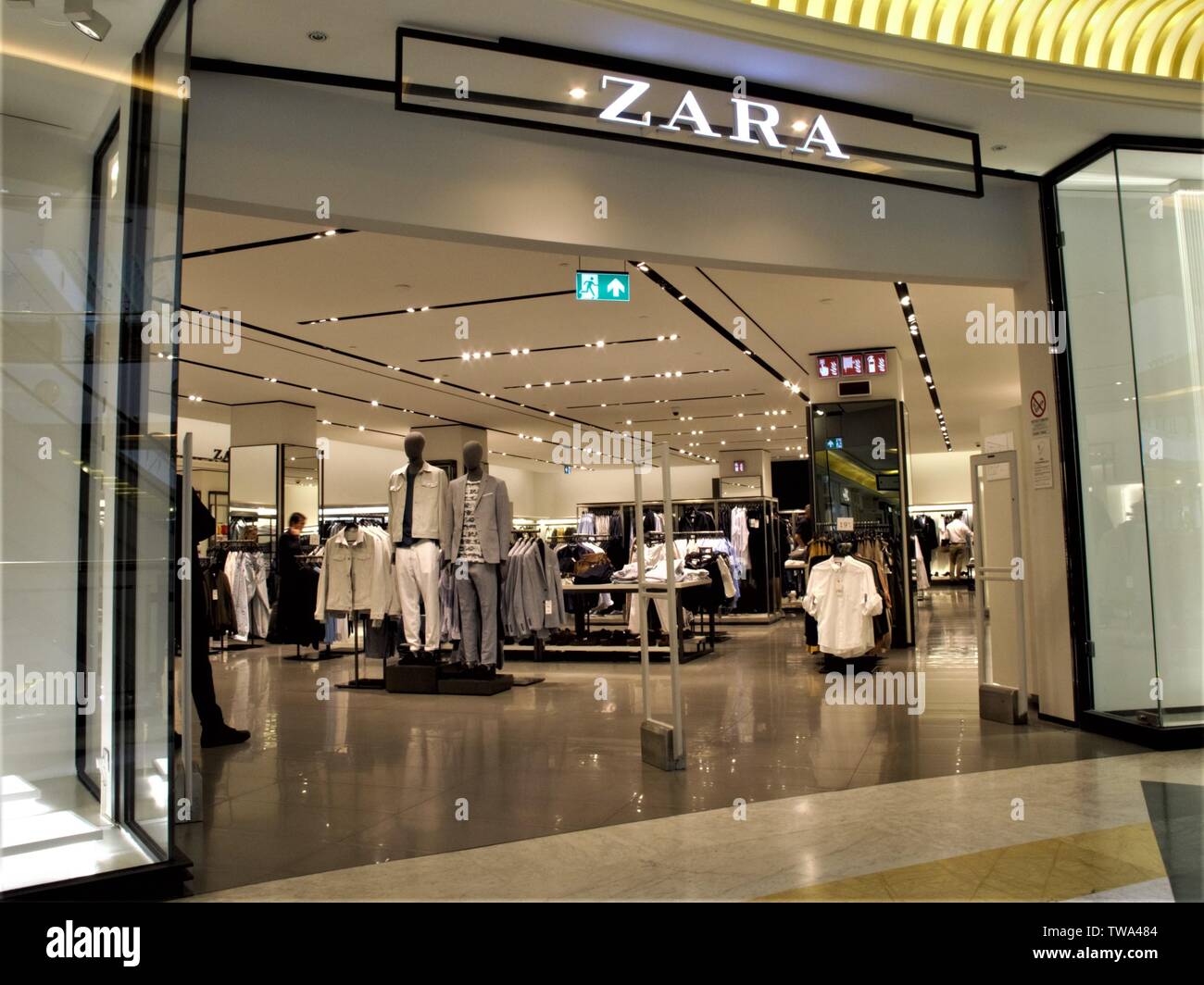 Negozio abbigliamento zara discount