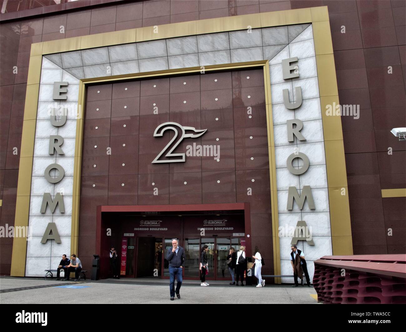 Ingresso IN EUROMA 2 SHOPPING CENTER A ROMA Foto stock - Alamy
