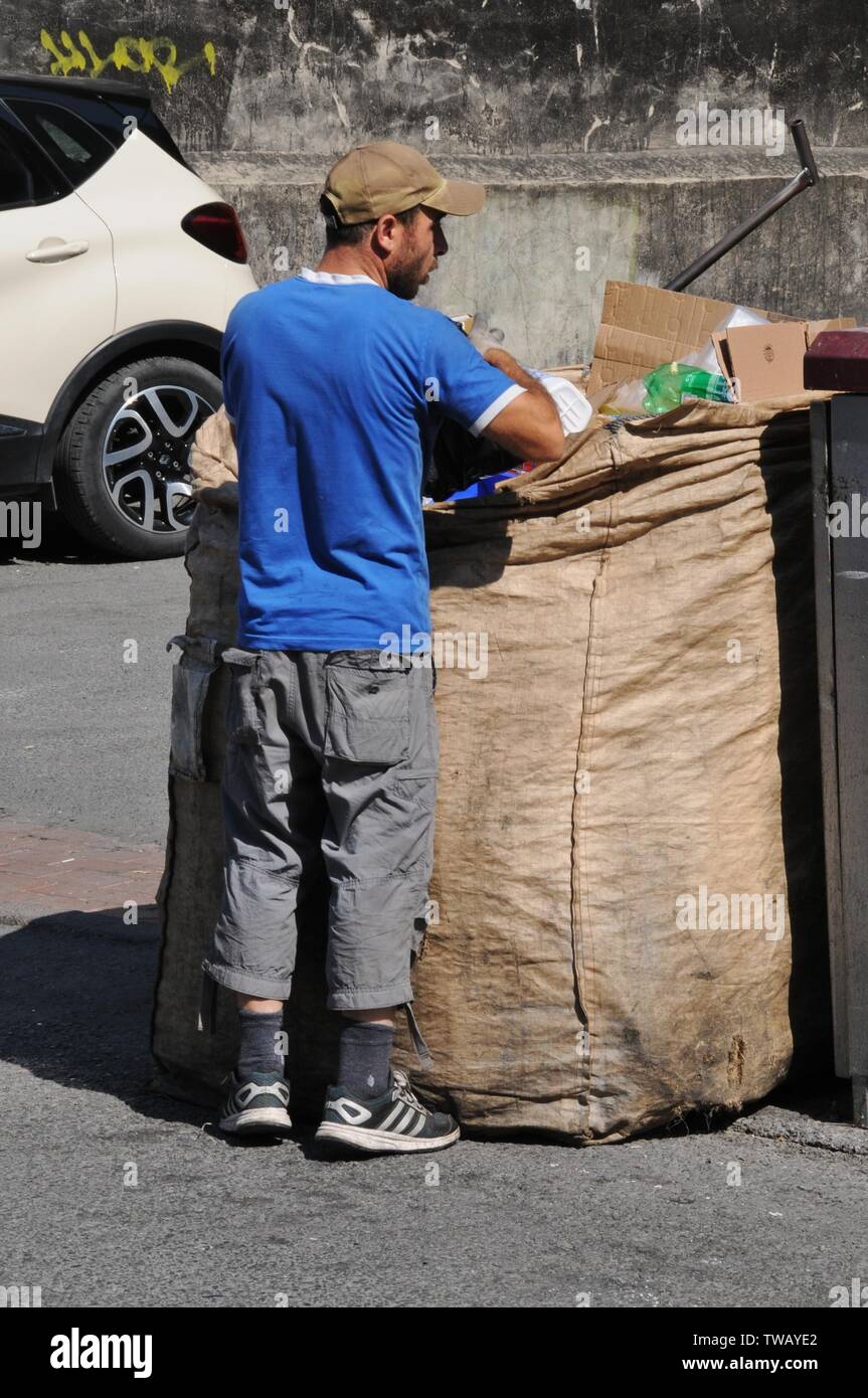 Il riciclaggio di rifiuti di Istanbul. Foto Stock