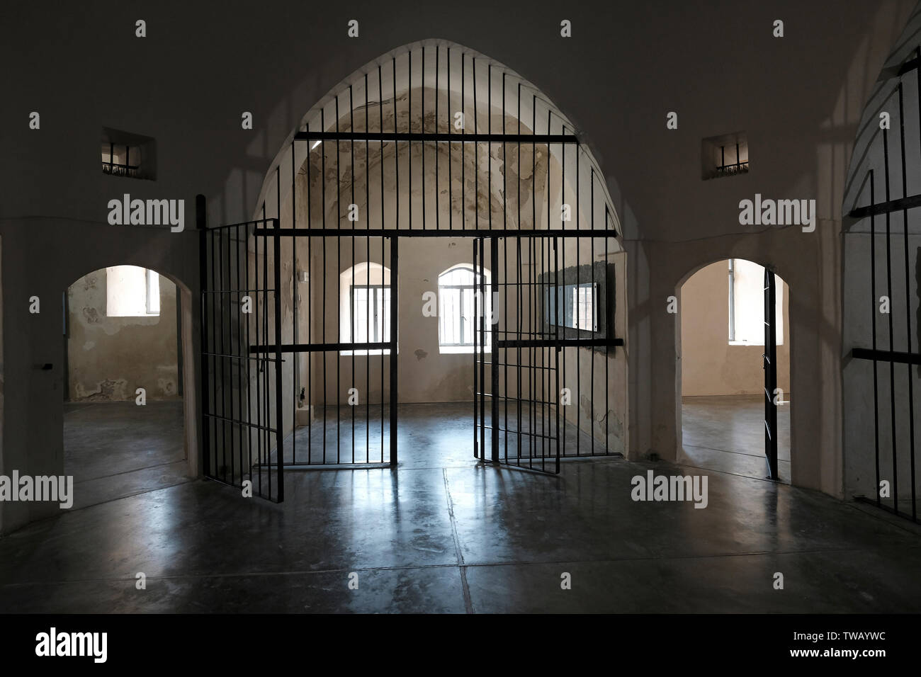 Interno della ex di acri o Akko il carcere e la corrente i prigionieri della metropolitana Museo che è stato costruito durante il periodo ottomano sulle rovine di un 12esimo secolo la fortezza dei crociati nella città vecchia di acri nel nord di Israele. Nel tempo del mandato britannico molti arabi erano stati imprigionati in questa prigione come criminali o per la partecipazione al 1936-1939 Rivolta Araba in Palestina. Esso conteneva anche prigionieri ebrei, membri di organizzazioni sotterranee a causa della loro lotta contro la norma imperativa e la loro lotta per stabilire una sede nazionale nella terra di Israele. Foto Stock