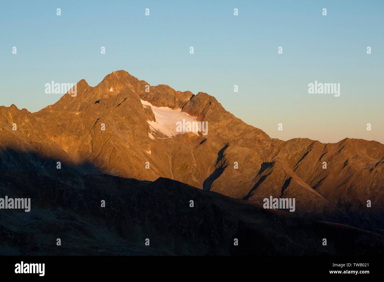 Austria, Tirolo, Gruppo Verwall, Hoher Riffler (vetta), vista dal Pezinerspitze (. Foto Stock