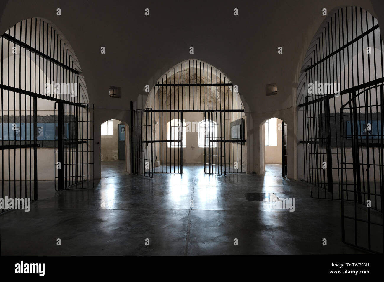 Interno della ex di acri o Akko il carcere e la corrente i prigionieri della metropolitana Museo che è stato costruito durante il periodo ottomano sulle rovine di un 12esimo secolo la fortezza dei crociati nella città vecchia di acri nel nord di Israele. Nel tempo del mandato britannico molti arabi erano stati imprigionati in questa prigione come criminali o per la partecipazione al 1936-1939 Rivolta Araba in Palestina. Esso conteneva anche prigionieri ebrei, membri di organizzazioni sotterranee a causa della loro lotta contro la norma imperativa e la loro lotta per stabilire una sede nazionale nella terra di Israele. Foto Stock
