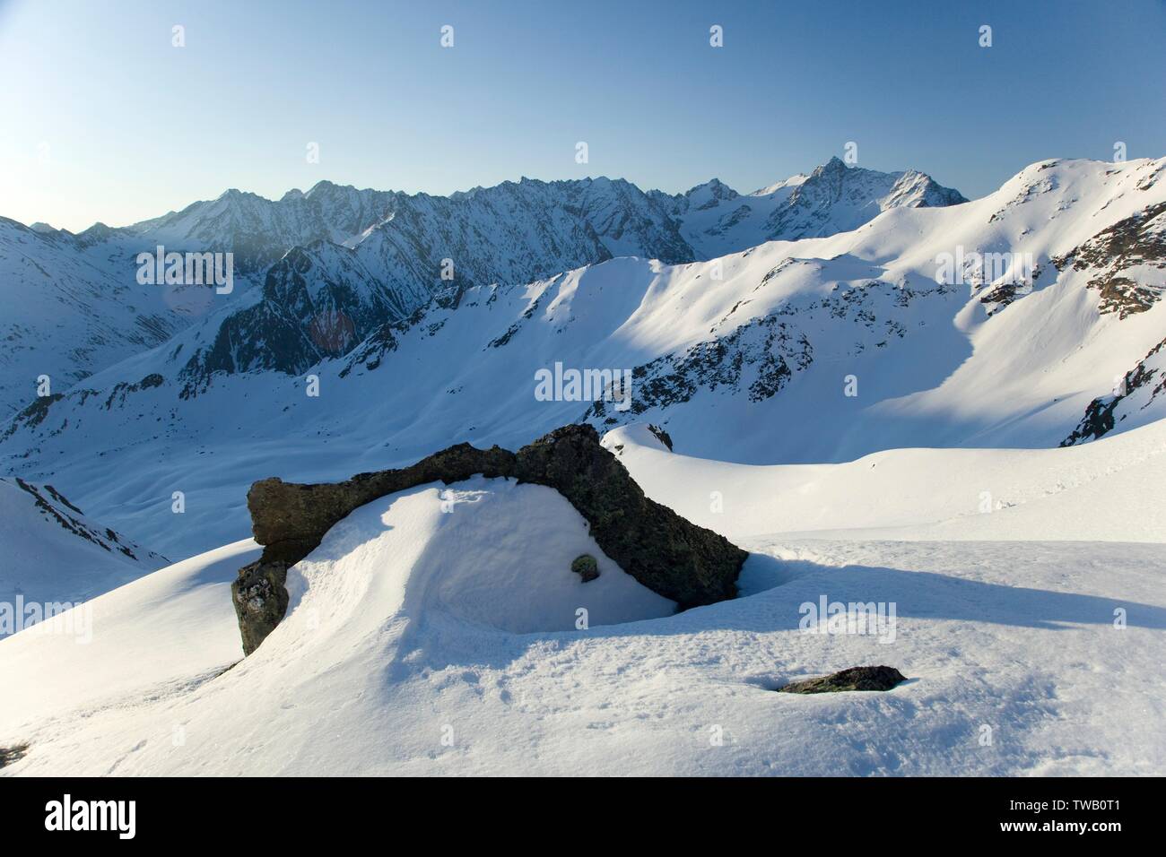 Austria, Tirolo, Alpi Stubai, vista dalla trappola dell'alta acqua verso lo Strahlkogel. Foto Stock