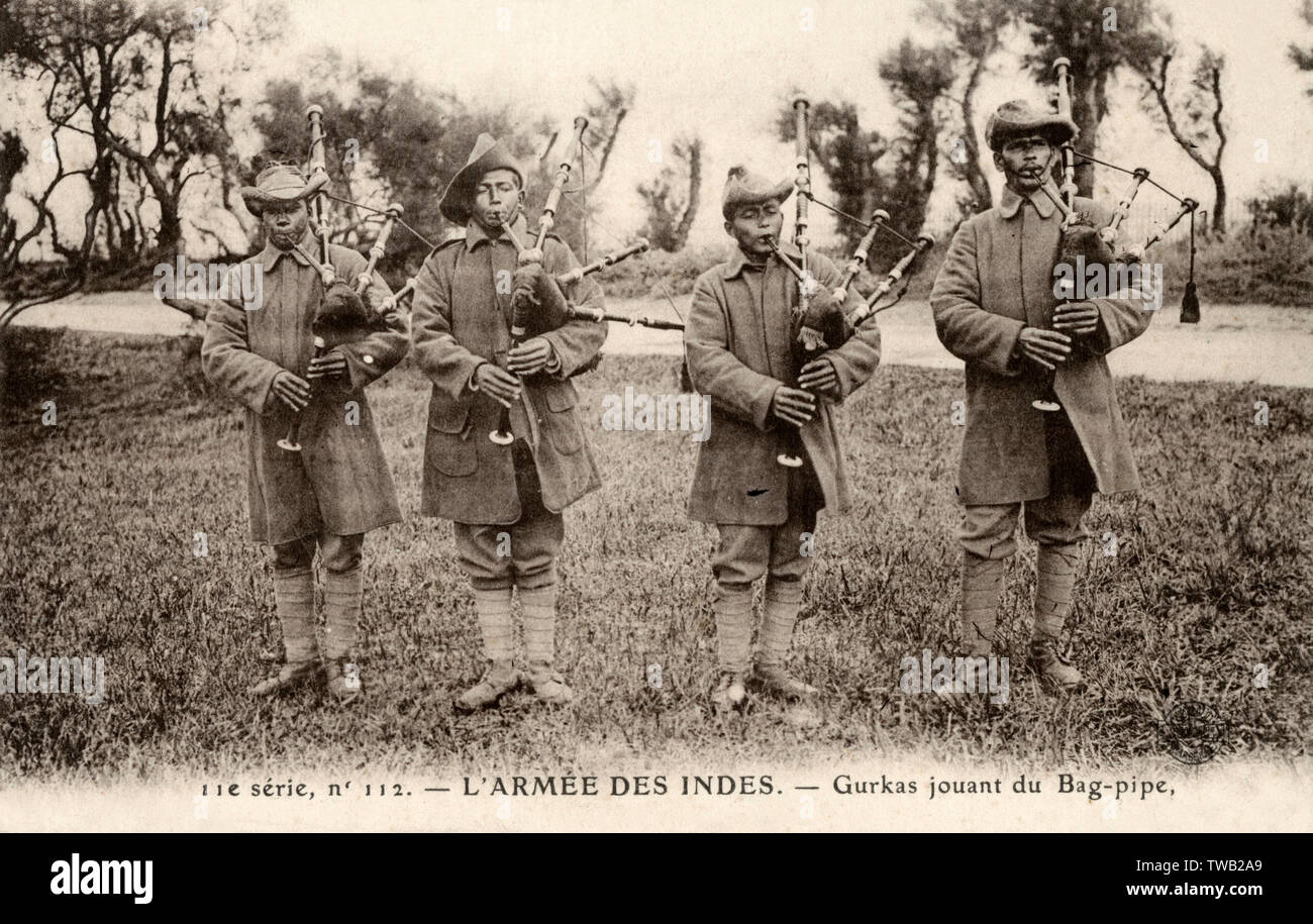 WW1 - quattro piper Gurkha Bagpipe - Esercito Indiano britannico Foto Stock