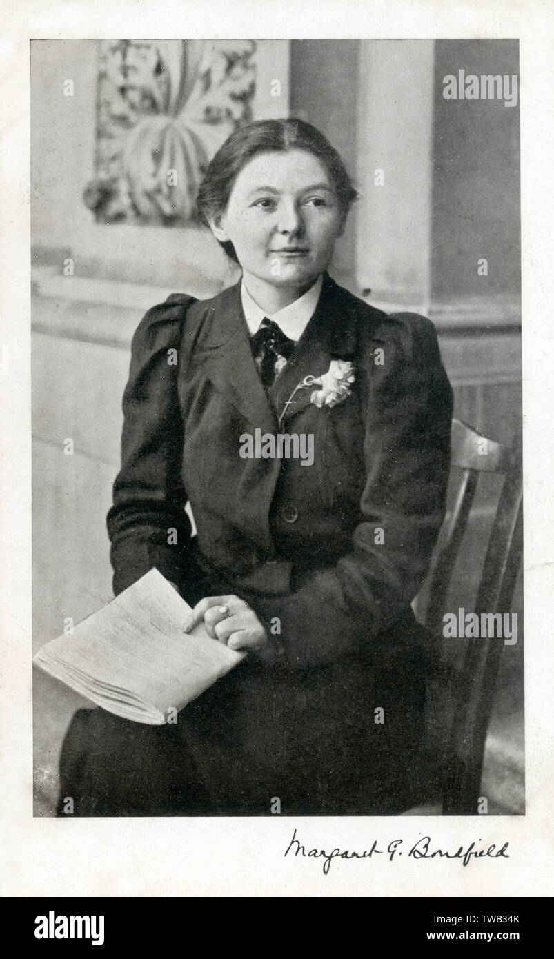 Margaret Bondfield grazia CH PC (1873-1953) era una manodopera britannica politico, sindacalista e attivista per i diritti delle donne. Ella divenne il primo cabinet femmina ministro e la prima donna ad essere un consigliere privy NEL REGNO UNITO, quando è stata nominata Ministro del lavoro nel governo laburista di 192931. Data: circa 1920s Foto Stock