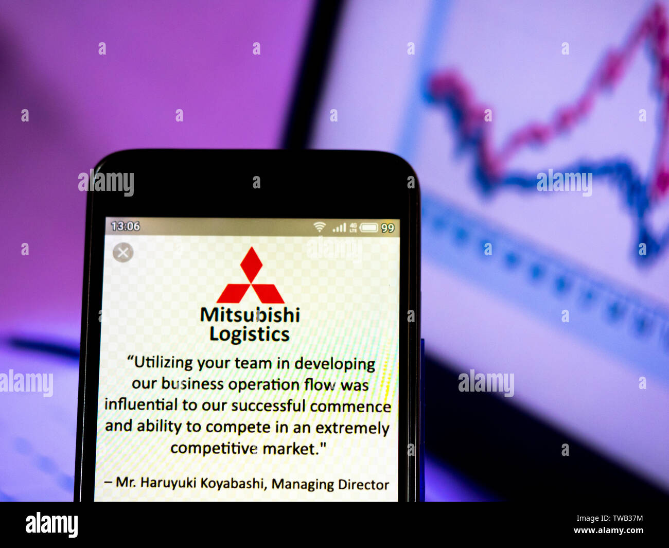 In questa foto illustrazione la Mitsubishi logo logistica si vede visualizzato su uno smartphone Foto Stock