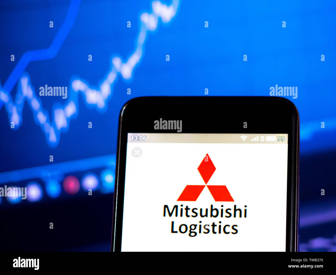 In questa foto illustrazione la Mitsubishi logo logistica si vede visualizzato su uno smartphone Foto Stock