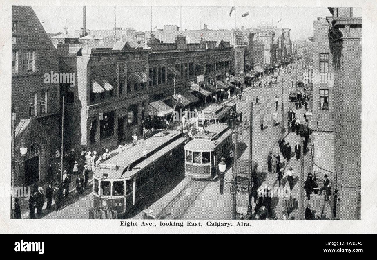 Eight Avenue guardando verso est, Calgary, Alberta, Canada Foto Stock