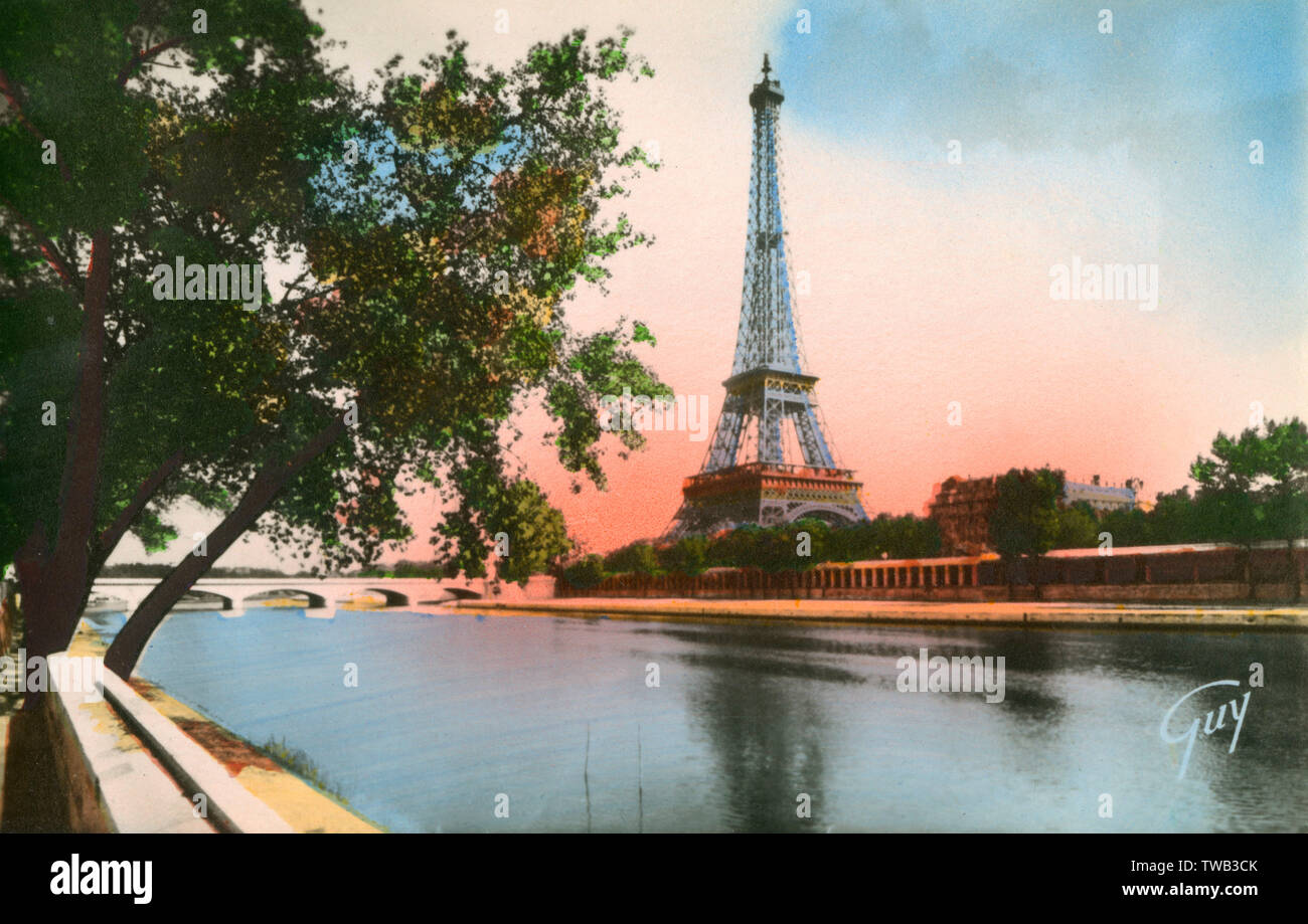 Parigi, Francia - la Tour Eiffel e Avenue de New York Foto Stock