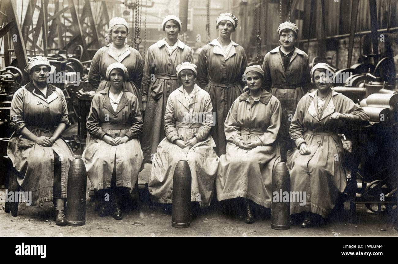 Foto di gruppo di munizionette, WW1 Foto Stock