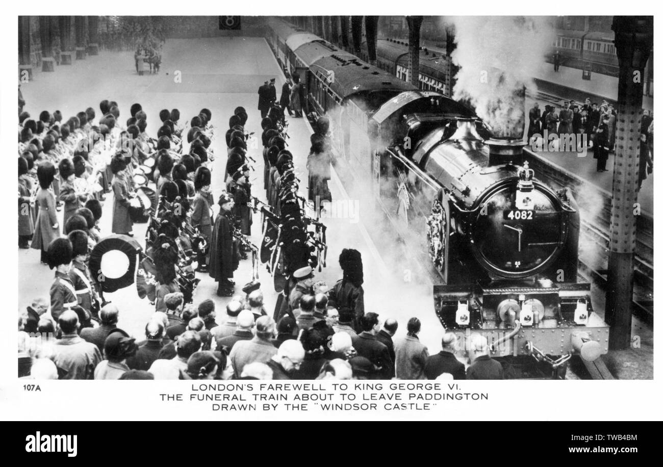 Londra di addio al King George VI - Funeral treno circa per lasciare la stazione di Paddington tratte dal "Castello di Windsor' - 15 February, 1952. Data: 1952 Foto Stock