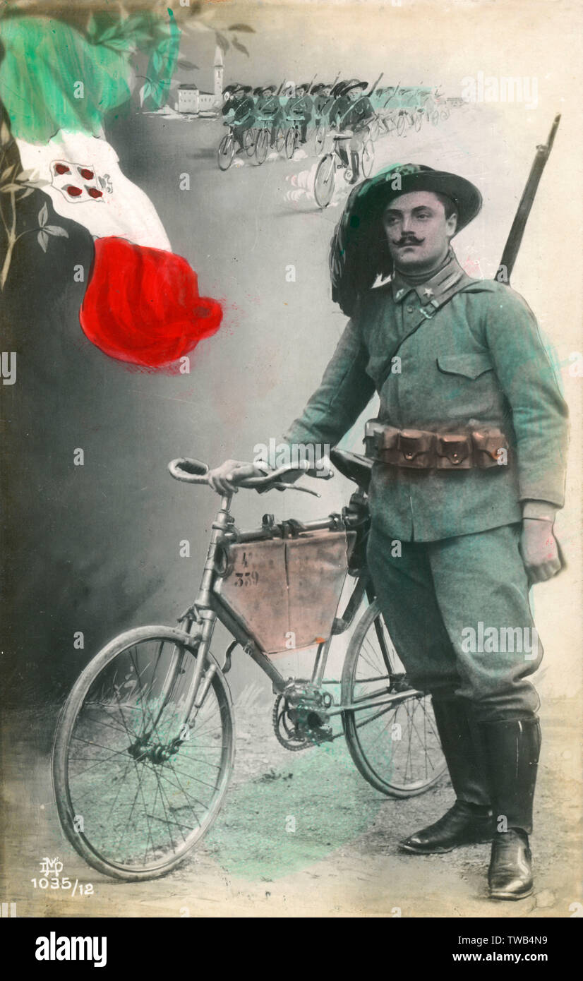 WW1 - Italia - Uno sharpshooter ciclistico - Bersaglieri Foto Stock