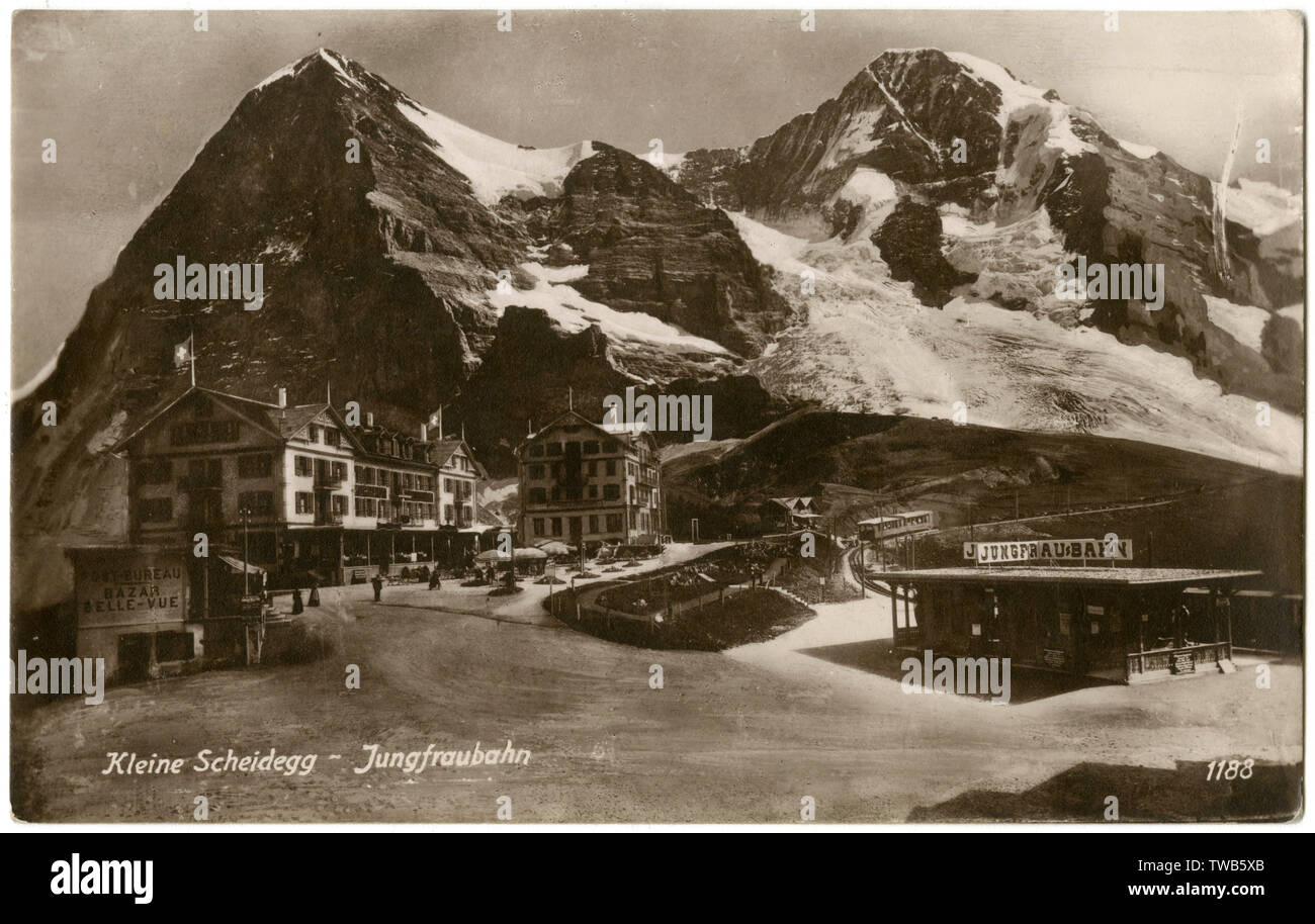 Jungfrau con stazione, Kleine Scheidegg, Svizzera Foto Stock