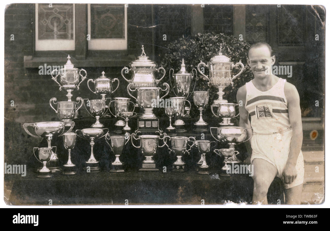 Tommy Green con 24 trofei, 1932 Olimpiadi Foto Stock