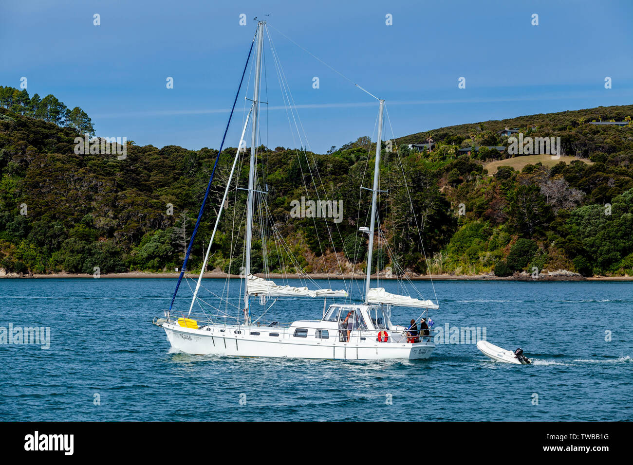 In barca a vela nella Baia delle Isole, Isola del nord, Nuova Zelanda Foto Stock