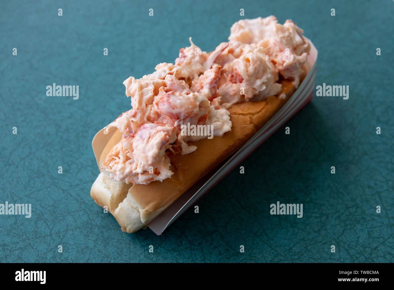 Stati Uniti d'America Plymouth MA Massachusetts cibo Lobster Roll alla capanna di aragosta Foto Stock