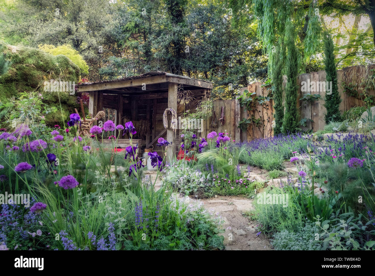 Il Donkey Sanctuary visualizza giardino al Chelsea Flower Show 2019, Londra, Regno Unito. Foto Stock