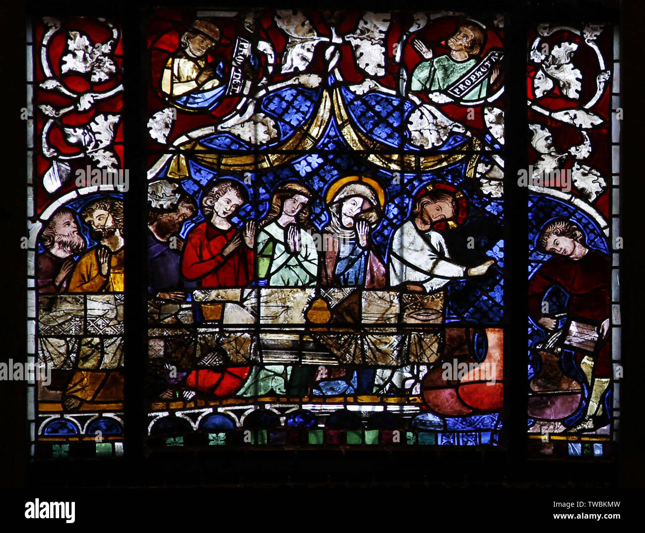 Una vetrata raffigurante le nozze di Cana. Gesù trasforma l'acqua in vino, Strasburgo Cattedrale di Notre Dame Foto Stock