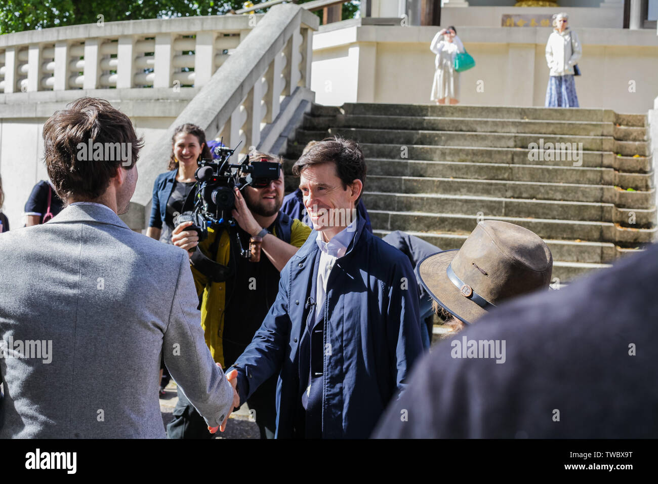 London, Regno Unito - 14 Giugno 2019: conservatore MP Rory Stewart continua la sua campagna di leadership, parlando con il pubblico in Battersea. Foto Stock