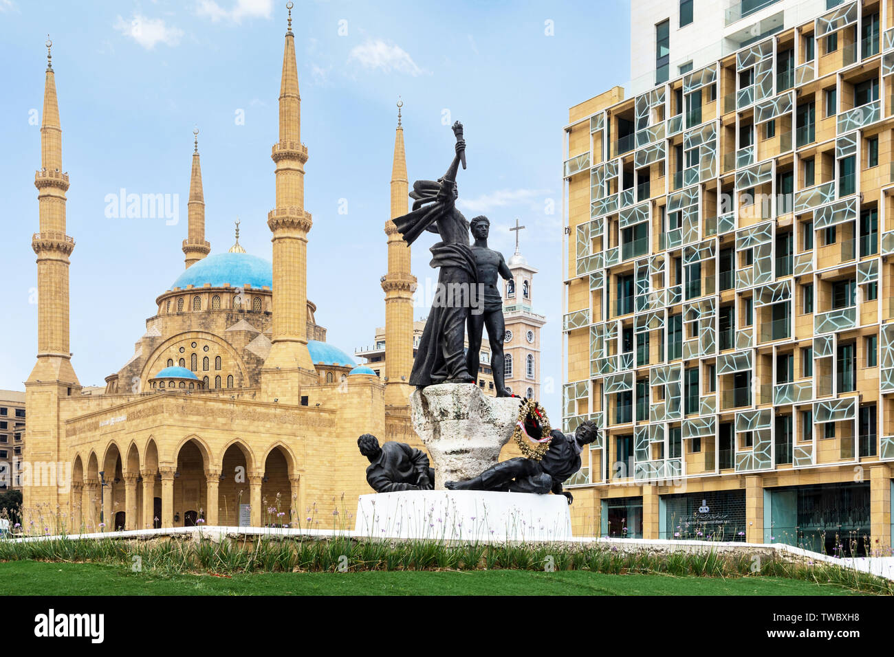 La piazza dei Martiri con Mohammad Al Amin moschea e Saint Georges Cattedrale maronita, il distretto centrale di Beirut, Libano Foto Stock