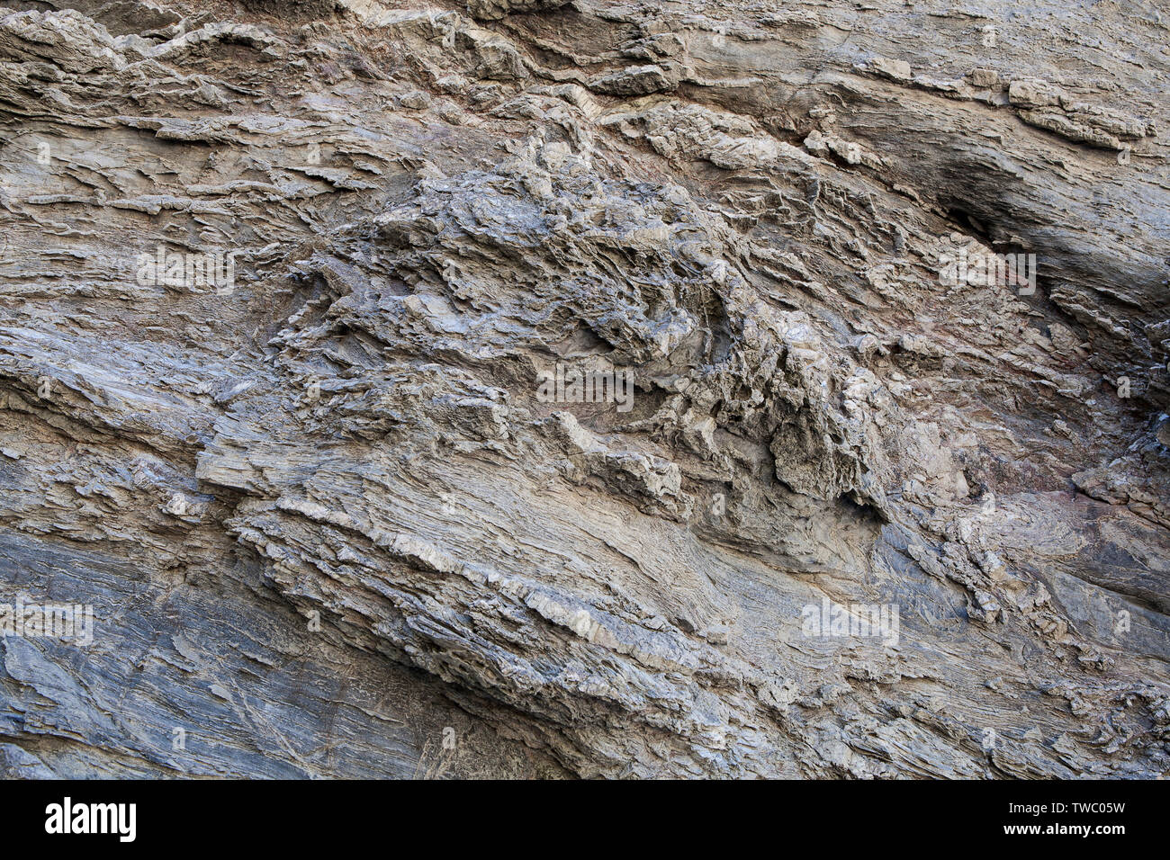 Pietra naturale texture. Consistenza naturale della superficie della roccia, dove è possibile vedere le linee tracciate nel lungo di tempo. Può essere utilizzato come sfondo. Foto Stock