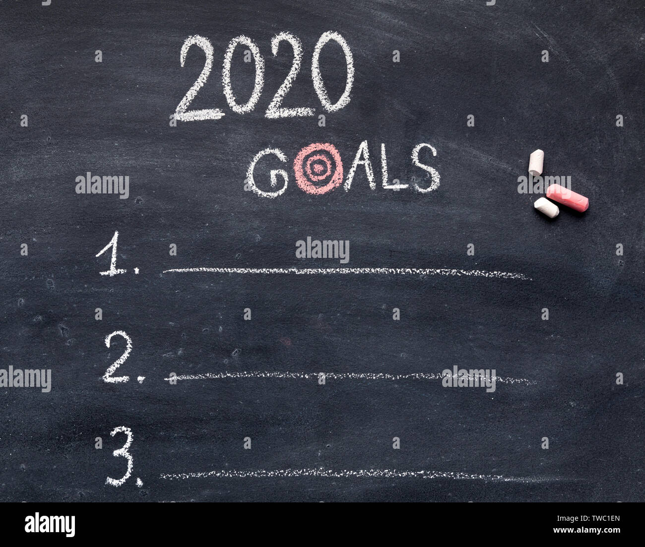 Piano 2020 concept. Nuovo anno gli obiettivi con elementi hanwriting su chalk board, spazio libero Foto Stock