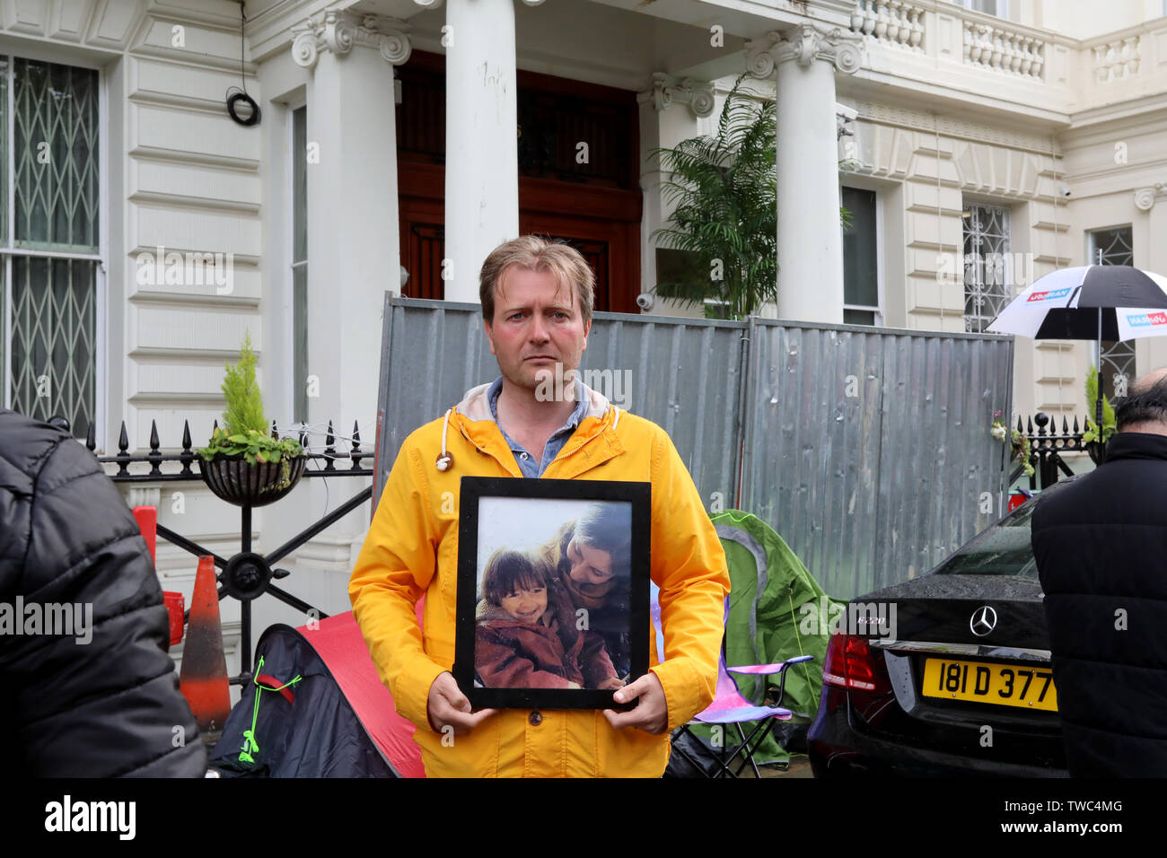 London / UK - Giugno 19, 2019: Richard Ratcliffe al di fuori dell'ambasciata iraniana a Londra dove si è messa in scena uno sciopero della fame a sostegno di sua moglie Nazanin Zaghari-Ratcliffe, incarcerati in Iran Foto Stock