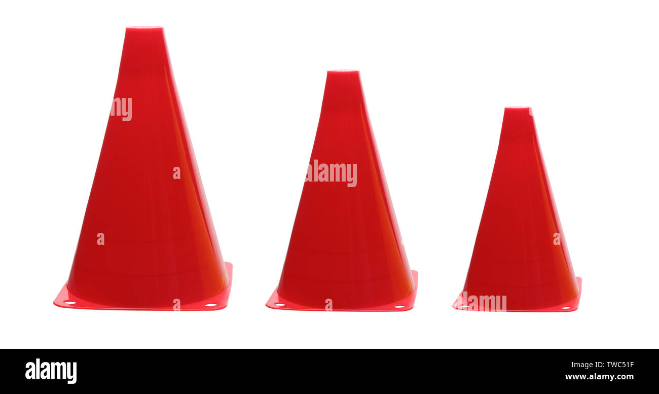 Red traffico coni su sfondo bianco Foto Stock
