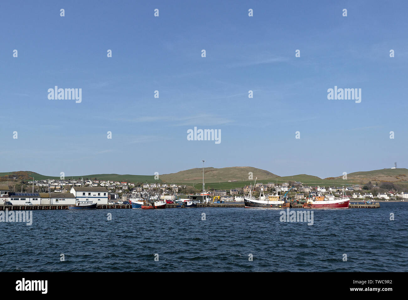 Le navi per la pesca a strascico in banchina nel porto di Campbeltown Foto Stock