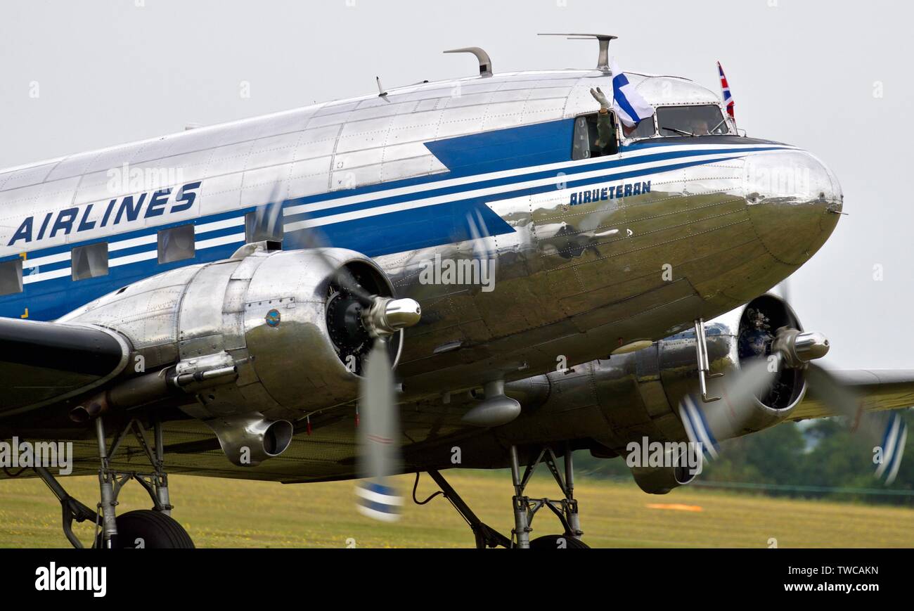 Finnish Airlines DC-3 Dakota al Daks over Normandy, Airshow Duxford commemorando il settantacinquesimo anniversario del D-Day il 4 giugno 2019 Foto Stock