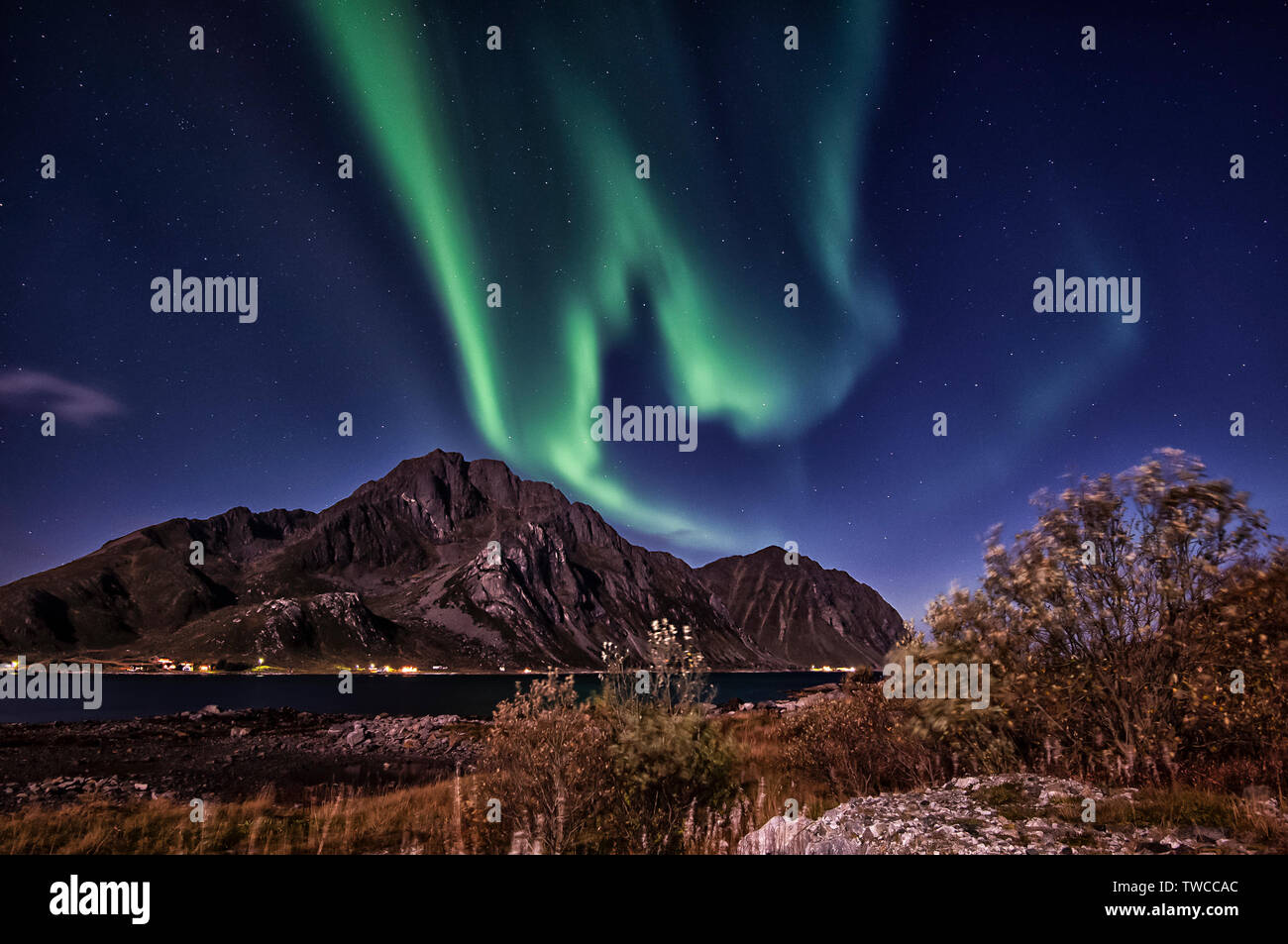 Northern lights attività nelle isole Lofoten Foto Stock
