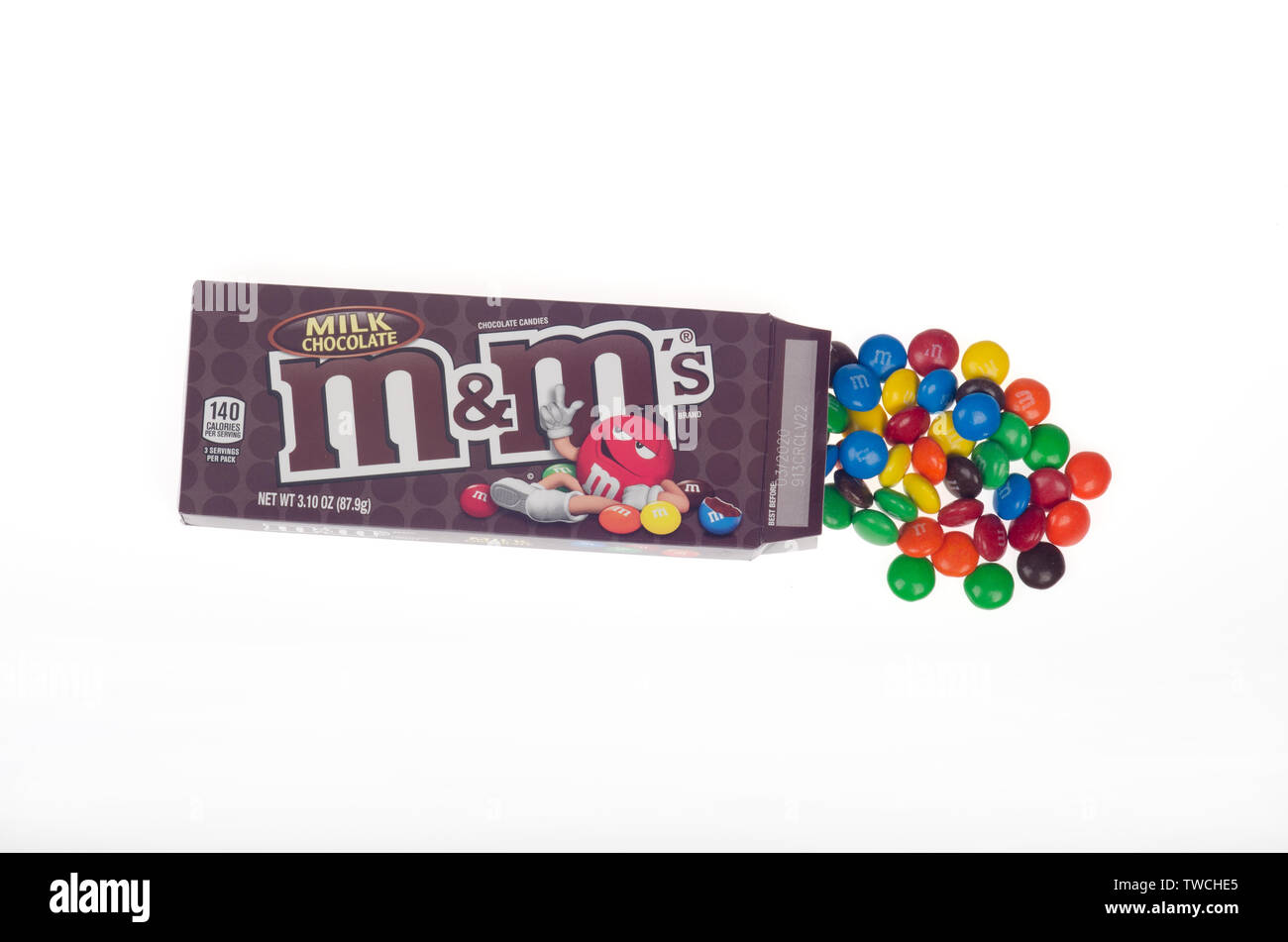 Il cioccolato al latte M&M's l'originale candy rivestito di colori  assortiti snack dolce da Mars, Inc con scatola confezione aperta Foto stock  - Alamy