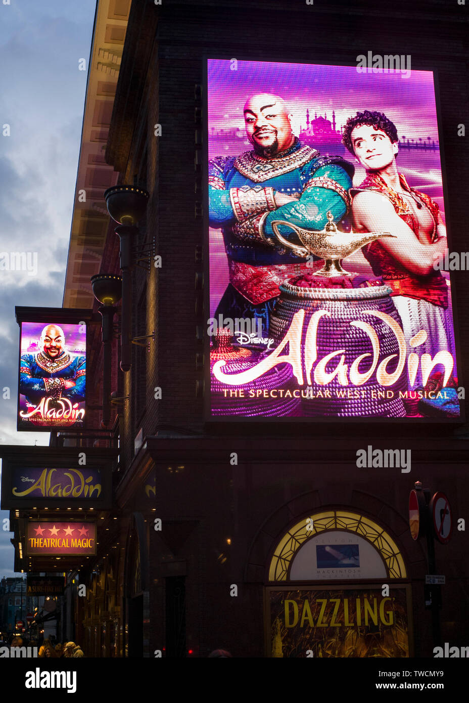 Aladin west end musical signage su Prince Edward Theatre in Old Compton Street, Soho, London REGNO UNITO Foto Stock