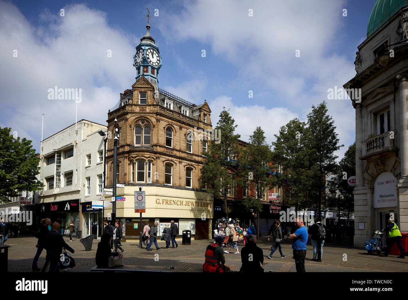 Doncaster Town Center, South Yorkshire angolo di clock non è stato costruito fino al 1894 vi è stato un orologio sul sito dal 1731 Foto Stock