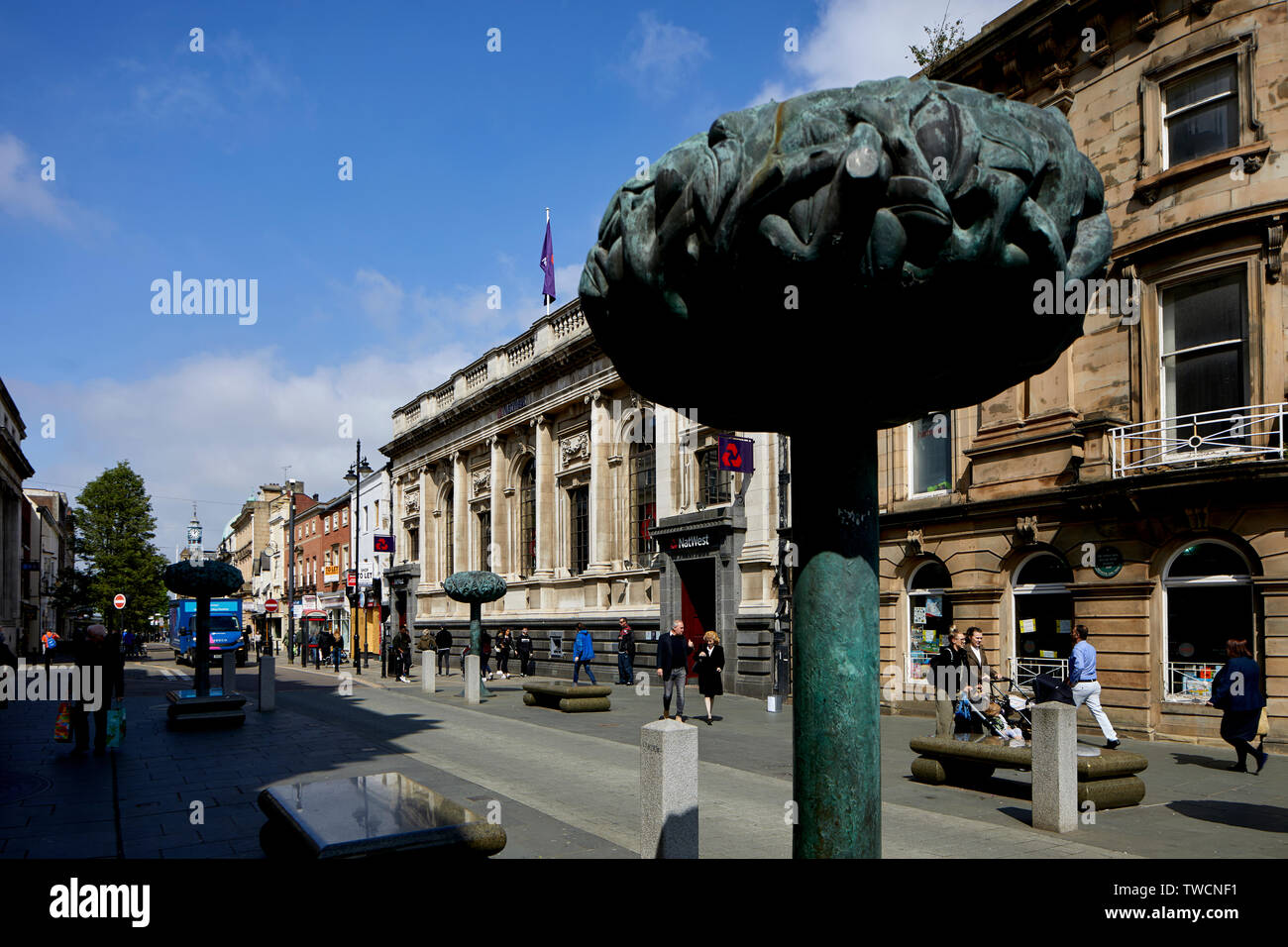 Doncaster Town Center, South Yorkshire storica Nat West Bank building sulla strada alta. Foto Stock