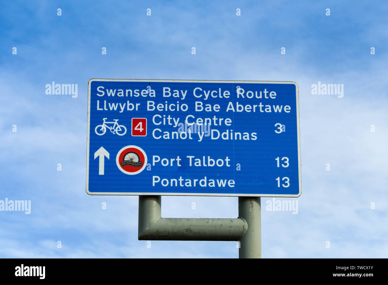 SWANSEA, GALLES - Ottobre 2018: di legno informazioni turistiche segno sulla via costiera da Mumbles a Swansea Foto Stock