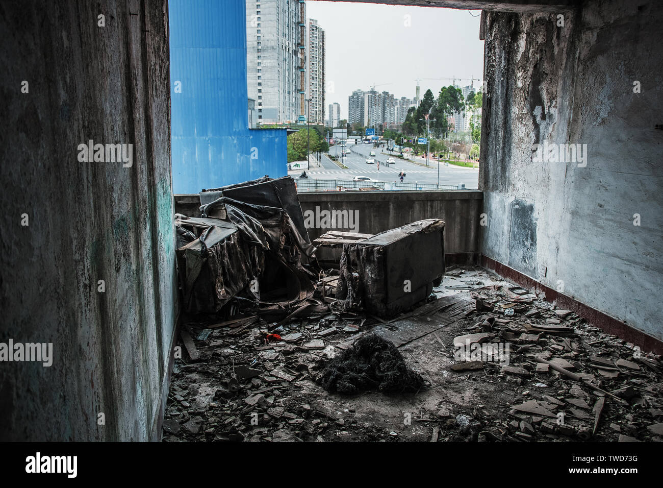 Abbandono, rifiuti, disaster, immondizia, decadenza, demolizione, inquinamento, industria, stracci, sporcizia, polvere, incidenti, edifici, palazzi, case, stracci, sporco Foto Stock