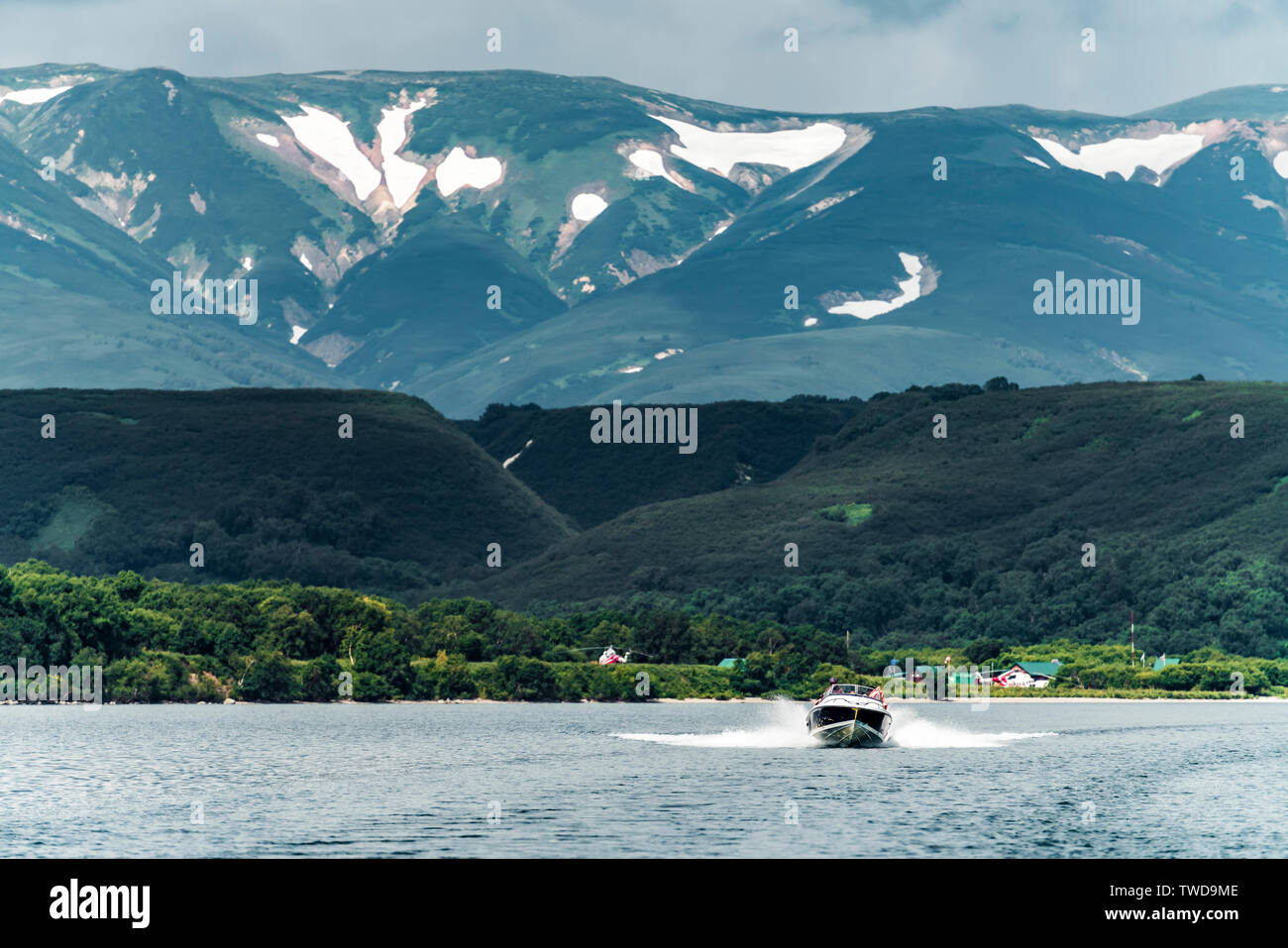 Vista del Vulcano Curili. E Curili lago,penisola di Kamchatka,Russia Foto Stock