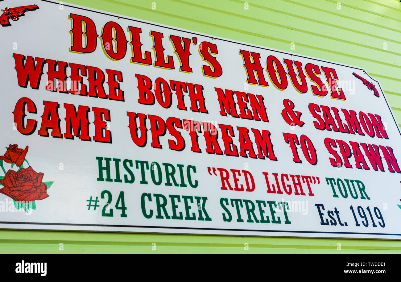 Sett. 17, 2018 - Ketchikan, AK: segno sul lato della storica ex bordello girato museo 'Dolly's House' sulla popolare Creek Street. Foto Stock