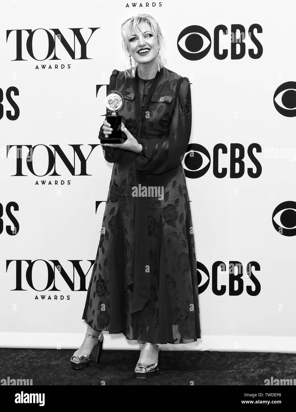 New York, NY - Giugno 09, 2019: Anais Mitchell vincitore per la migliore musica originale per "Hadestown", pone in sala stampa presso la 73rd annuale di Tony Awards - Foto Stock